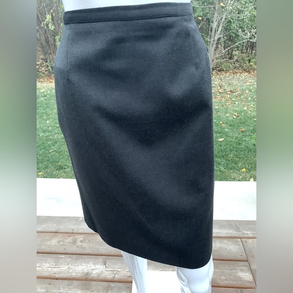 Shiny blackish Dark gray color 100% fine wool flannel mini pencil skirt US 8 - Picture 2 of 3